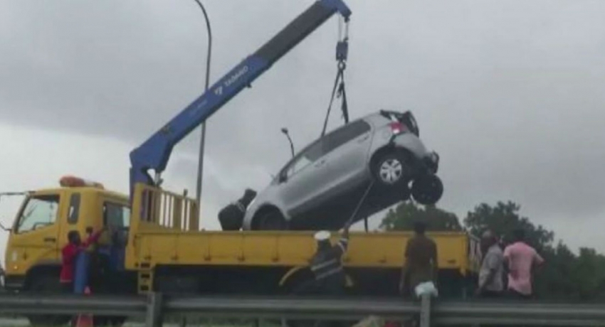 Six vehicles pile up on Southern Expressway