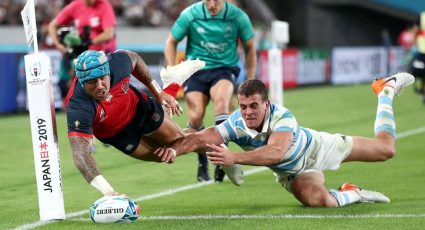 England beat 14-man Argentina 39-10 to reach Rugby World Cup quarter-finals