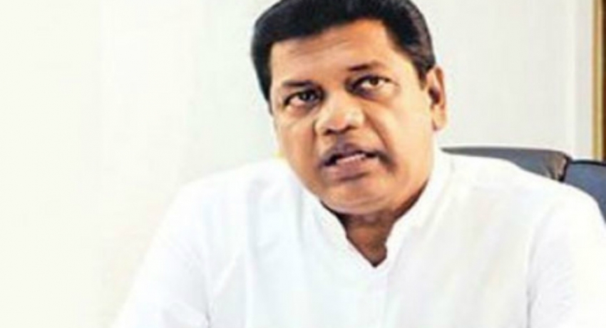 Satygraha demanding Kumara Welgama to support SLPP