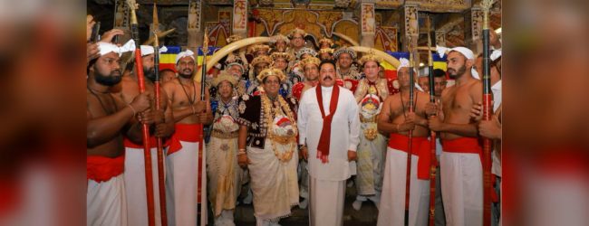 PM Rajapaksa pays homage to the Sacred Tooth Relic