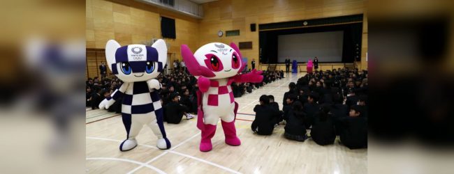 Tokyo 2020 mascot robots visit elementary school in Tokyo