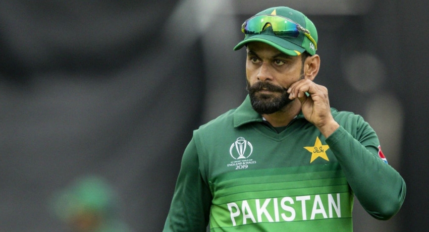 Pakistani all rounder Mohammad Hafeez banned from bowling