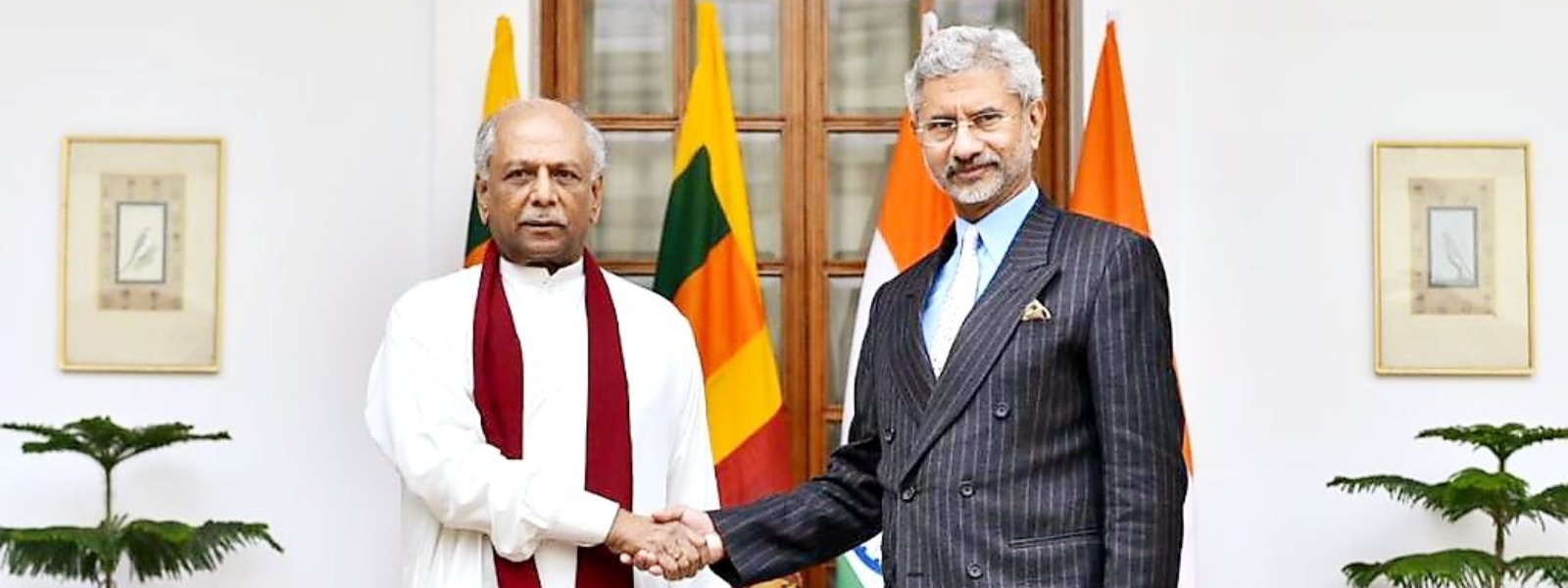Min Dinesh Gunawardena meets Indian counterpart