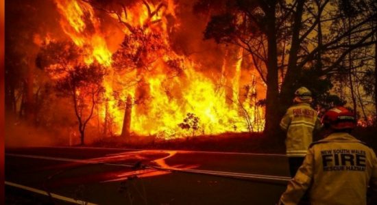 Strong winds hamper efforts to control Aussie fire