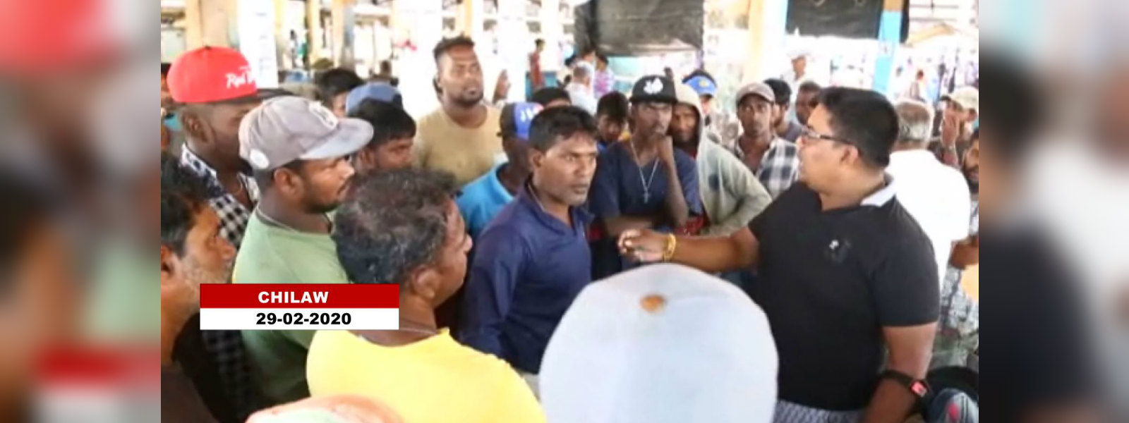 Tense situation at Chilaw fish market 