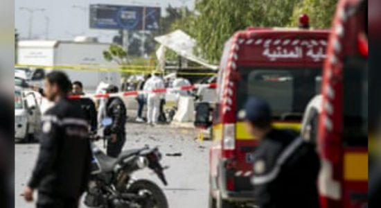 5 injured in suicide blast near U.S.embassy-Tunis