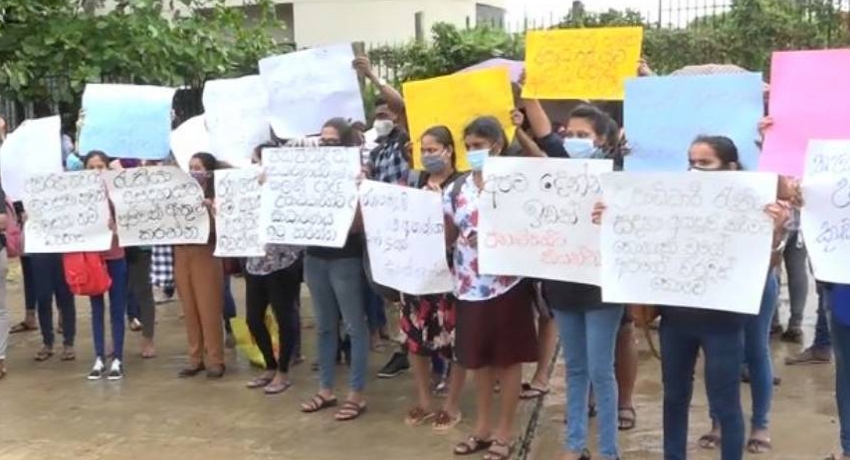 Protests held in Colombo over employment, import restriction issues