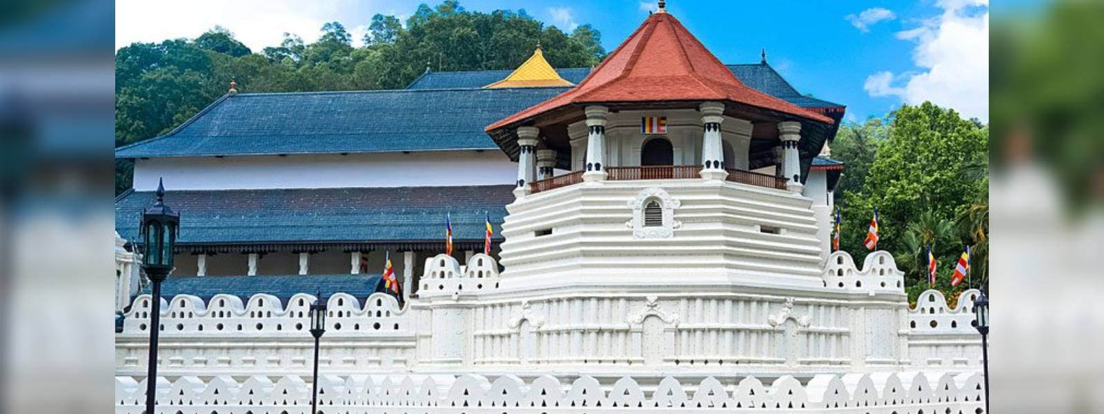 Restrictions imposed on entry to Dalada Maligawa temple