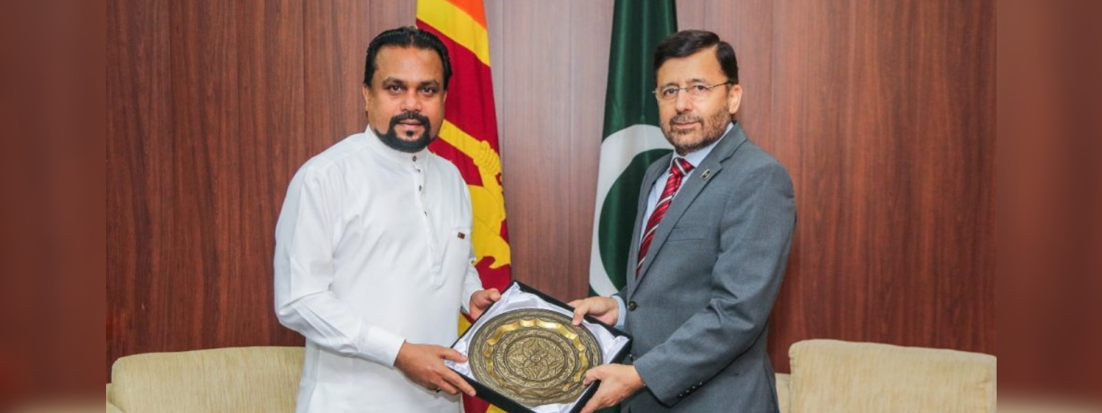 High Commissioner of Pakistan meets Minister of Industries Wimal Weerawansa