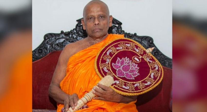 Dhammika Bandara visits Asgiriya and Malwathu Chief Theros