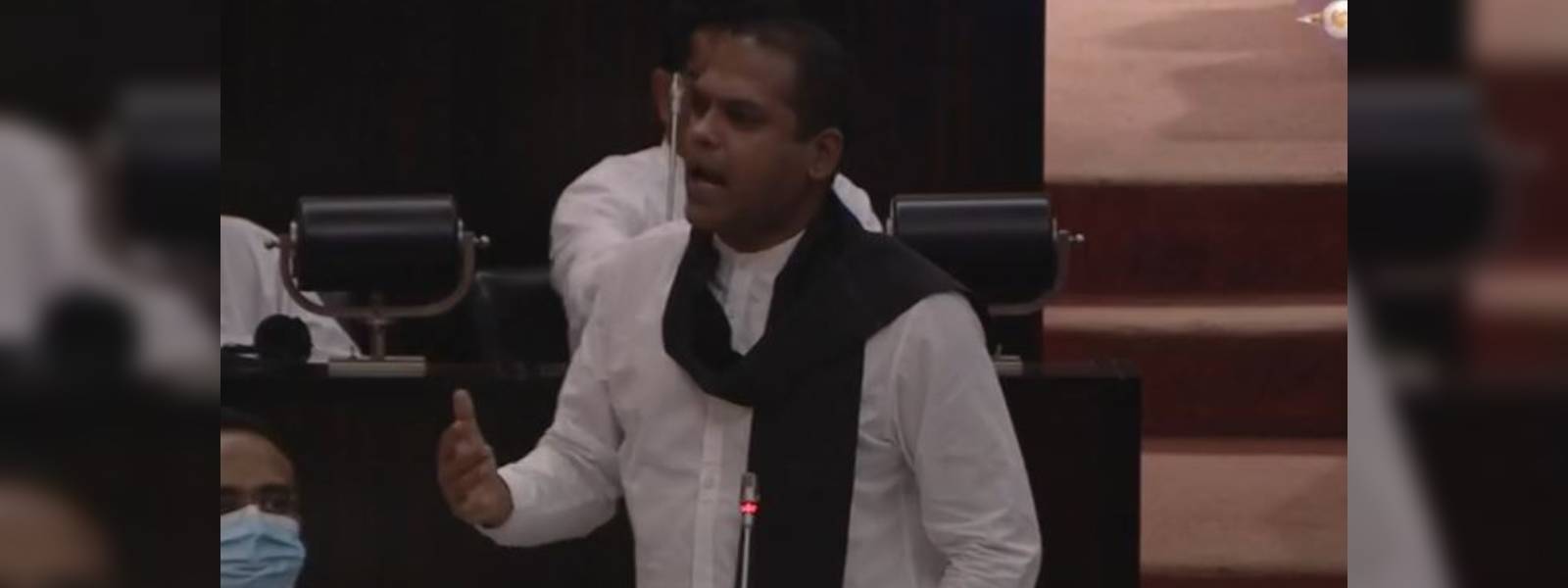 Harin to wear black shawl to parliament