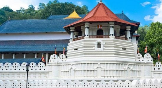 Wall at Dalada Maligawa collapses