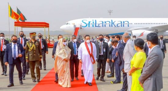 (PICTURES) PM Rajapaksa in Bangladesh