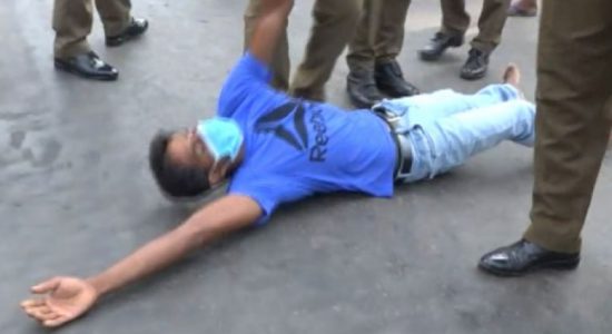 (VIDEO) COVID scare leads to protest in Bingiriya