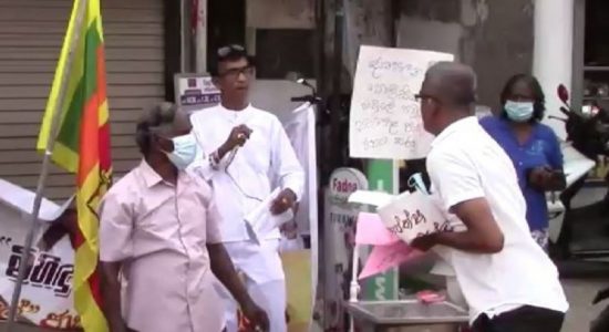'Pahanata Thel' protest confronted in Batapola