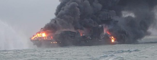 (PICTURES) Debris from burning ship litters Sri Lanka’s western coast
