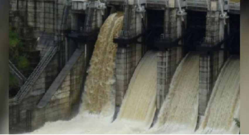 EXTREME WEATHER: Spill gates of 04 reservoirs opened