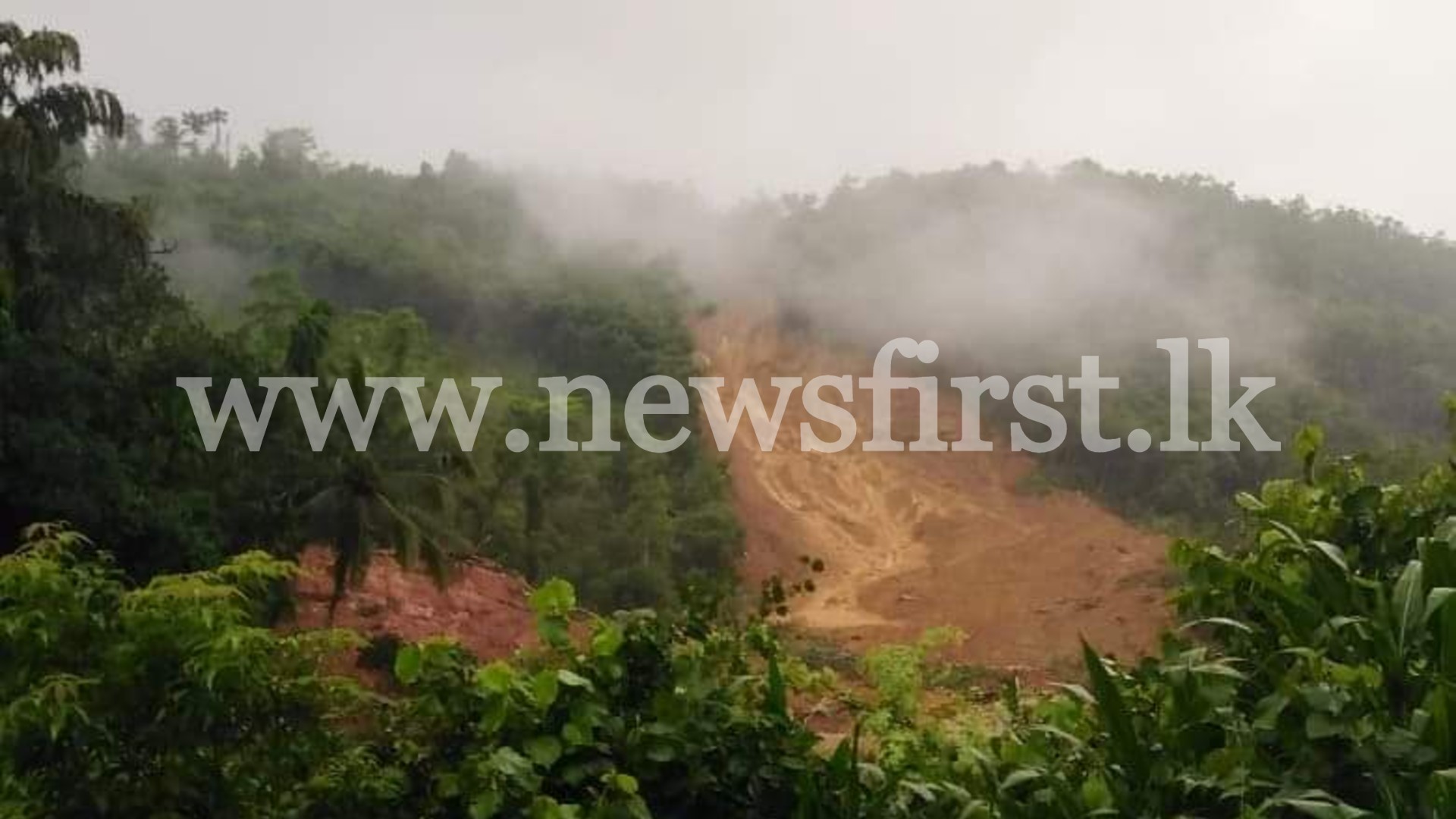 01 person rescued following Ratnapura landslide