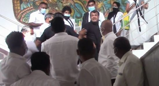 (VIDEO) Protest leads to altercation at Akmeemana Pradeshiya Sabha