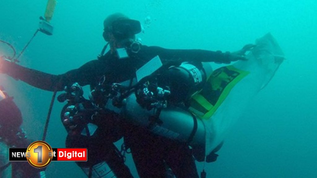 (PICTURES) Navy divers set new deep sea diving record
