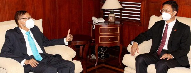 US Ambassador calls on Foreign Minister
