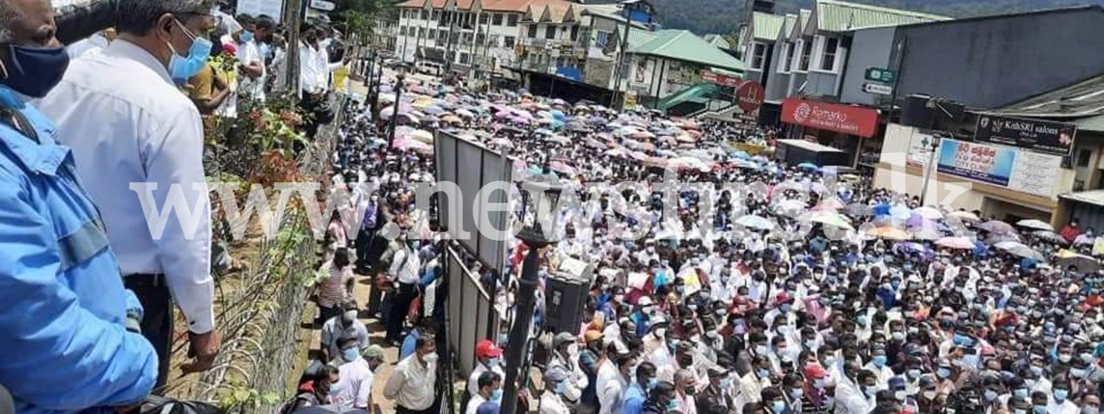 Massive Teachers & Principals Protest in N'Eliya