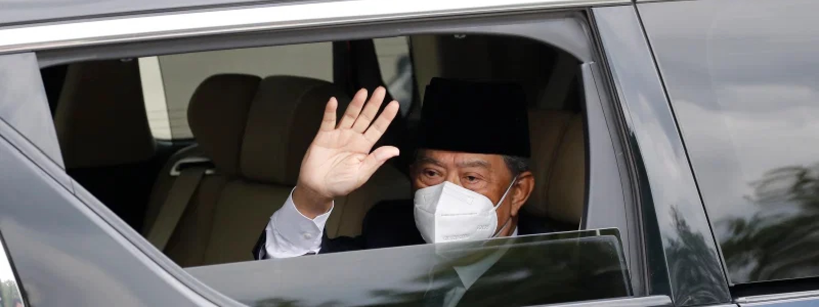Malaysian PM & Cabinet tenders resignation