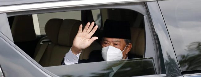 Malaysian PM & Cabinet tenders resignation