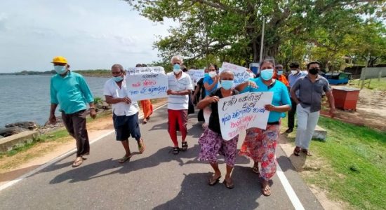 Electric fence removed for Parakrama Samudra Jogging Track; Locals want it back