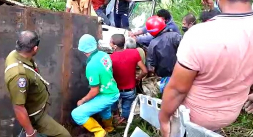 (VIDEO) Tipper truck dives into precipice, driver rescued following two-hour op