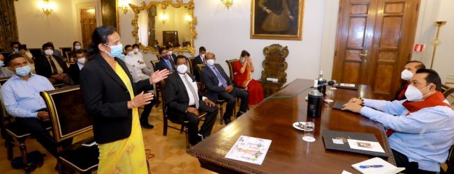Prime Minister and & Foreign Minister meet with Lankans in Italy