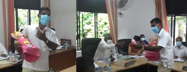 (VIDEO) Imaduwa politician gets creative to highlight milk powder shortage