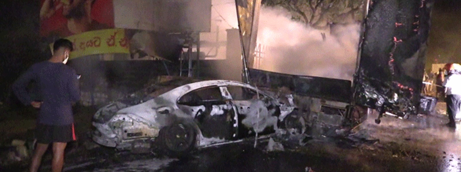 Luxury car & lorry destroyed in flames (VIDEO)