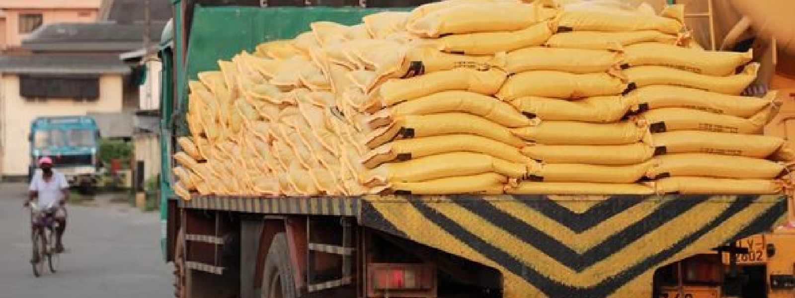 Distribution of imported fertilizer begins
