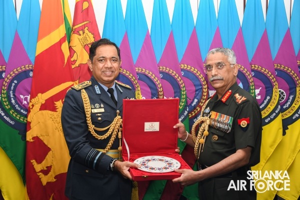 (PICTURES) Indian Army Chief meets Sri Lanka’s Air Force Commander