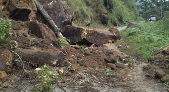 Ella – Passara Rd closed due to a landslide