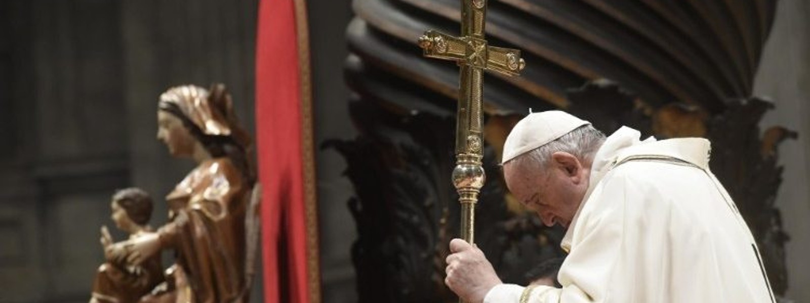 Pope Francis encourages people to ‘return to origins’ on Christmas eve