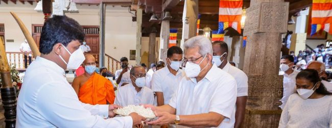President visits Temple of the Sacred Tooth Relic