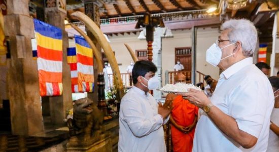 President visits Temple of the Sacred Tooth Relic