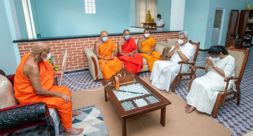 President continues Kandy visit, Obtains blessings from Maha Sangha