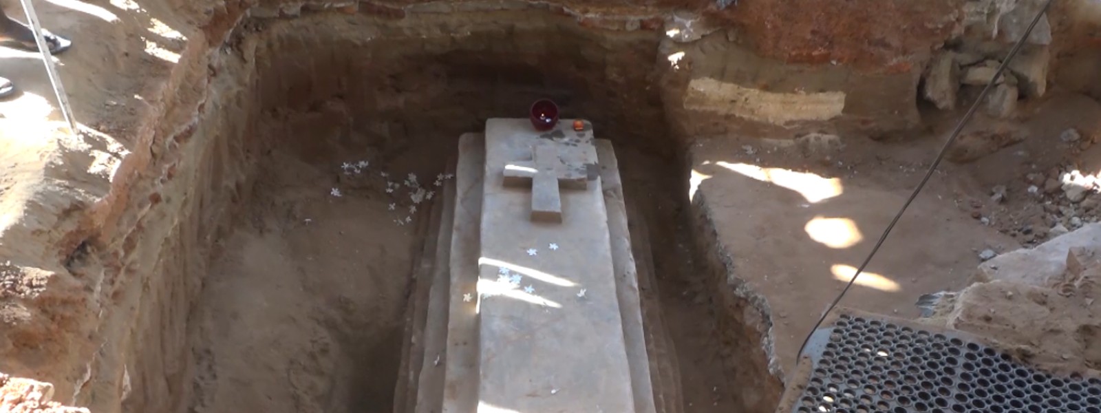 Archaeology officials to inspect tomb found at Wennappuwa Church