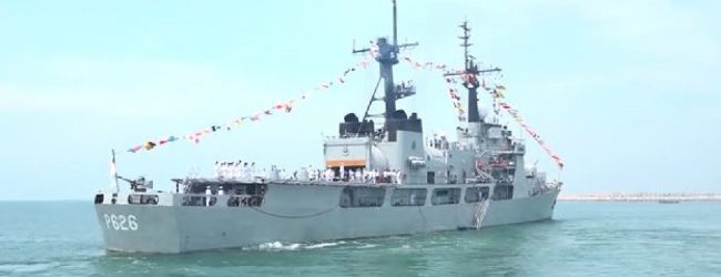 (VIDEO) Sri Lanka Navy accords 25-gun salute on Independence Day