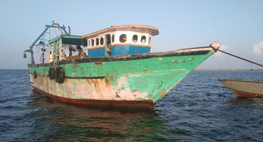 Eight Indian fishermen apprehended while poaching in Lankan waters