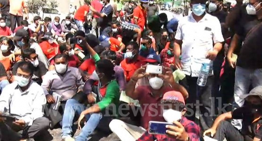 Health workers protest in Colombo ; Heavy Traffic Opposite Health Ministry