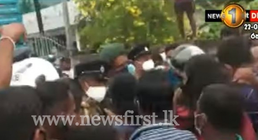 Sri Lankan calls in STF troops to control protest for gas