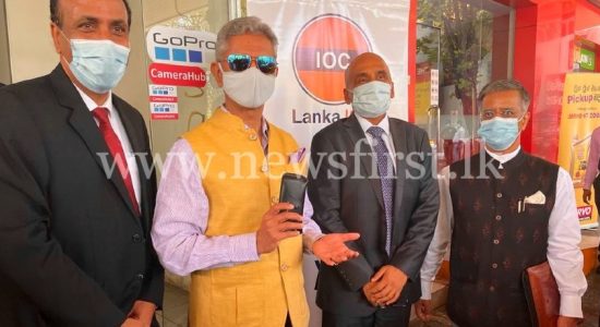 Indian External Affairs Minister goes to LIOC filling station in Colombo