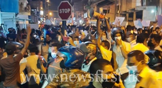 (LIVE) Massive protest near Presidential residence