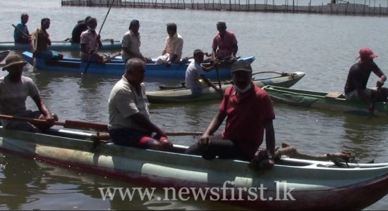 Fisherfolk against tourist boats in Madhu River