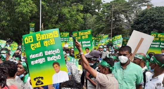 Thousands converge on President's office