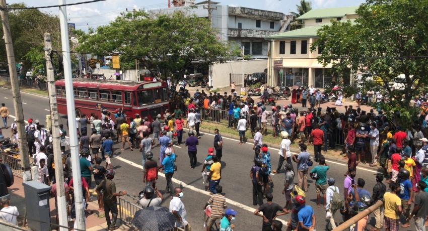 Stones hurled at Moratuwa Mayor’s residence